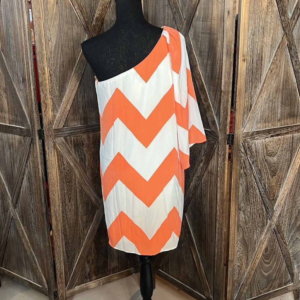 Pink Owl cold shoulder dress NWT - Picture 4 of 6